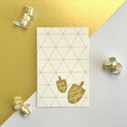 Cadeaukaartje / Minikaartje voor Chanoeka / Chanukah met grafisch patroon en dreidels met de tekst eight days with love and lig