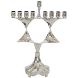 Verzilverde Chanukah Menorah, Chanoekia, klein model met Davidster. Afmeting: van 21 cm hoog en 16 cm breed