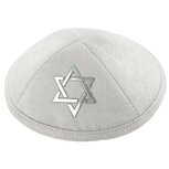 Keppeltje / Kippah mooie stevige kwaliteit lichtgrijze su&egrave;de look met  zilverkleurige Davidster, doorsnede 19 cm
