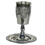 Grote verzilverde Kiddush beker / Beker van Elia met druivenrank dessin. 