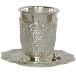 Kiddush beker zonder voet met druivenranken.