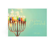 Mooie dubbele Chanukah / Chanoeka kaart met in goudkleur de tekst: Happy Chanukah en een gekleurde afbeelding van een chanukia