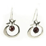 Granaatappel oorbellen, Prachtig handgemaakt van zilver met garnet steentje uit het atelier van Ruth Doron