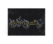 Wenskaart Chanukah / Chanoeka met in goudkleur de tekst: 'Happy Chanukah' met een illustratie van dreidels