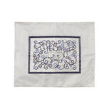 Challah / Challe kleedje van Yair Emanuel van witte ruwe zijde met prachtig borduursel in blauw