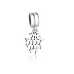 Hangend bedeltje van zilver met de Hebreeuwse tekst uit Hooglied Ani ledodi wedodi li (Ik ben van mijn Geliefde en mijn Geliefd