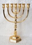 Prachtige zwaar vergulde replica van de Tempel Menorah / Menora in een medium maat van 28 cm hoog en 20 cm breed