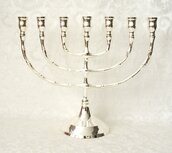 Menorah, verzilverde Menorah van een uitstekende glanzende kwaliteit in een medium maat 19 cm hoog en 23 cm breed