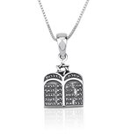 10 Geboden hangertje zilver naar ontwerp van Marina bijpassend bij de bedelarmband van dezelfde ontwerpster