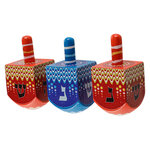 Dreidel van hout met leuke decoratie 4,5 cm hoog. De dreidels worden assorti geleverd en u kunt op de foto zien hoe ze eruit zi