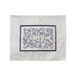 Challah / Challe kleedje van Yair Emanuel van witte ruwe zijde met prachtig borduursel in blauw