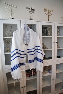 Tallit (gebedsmantel) met Messiaans Zegel stofkeuze acryl of 100% wol