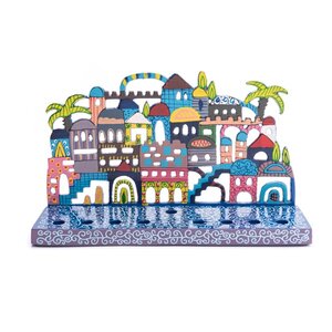 Chanukah Menorah (Chanoekia) van Yair Emanuel met vrolijke afbeeldingen van de oude stad Jeruzalem