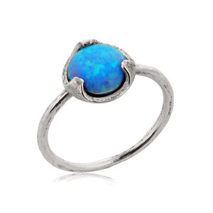 Handgemaakte ring van zilver met blauwe opaal steen van ongeveer 10 mm