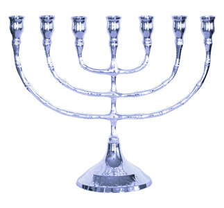 Menorah, verzilverde Menorah van een uitstekende glanzende kwaliteit in een medium maat 18 cm hoog en 22 cm breed