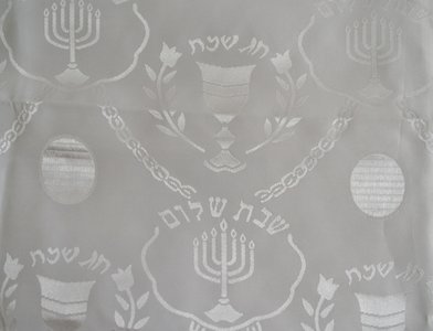 Tafelkleed, wit voor Shabbat of de Bijbelse feestdagen. Afmeting 200 x 145 cm.