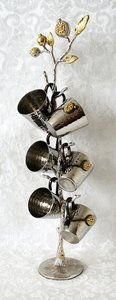 Kiddush set / Wijnset van Yair Emanuel met 6 bekertjes aan een bijzondere standaard met granaatappels in de vorm van een 'Levensboom'