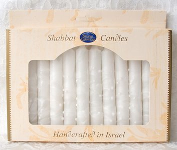 Shabbats kaarsen, kosher en handgemaakt in Safed verpakt per 12 stuks. Wit met sneeuwreliëf