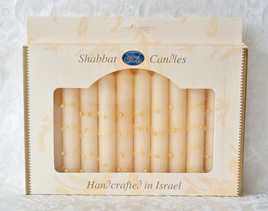 Shabbats kaarsen, kosher en handgemaakt in Safed verpakt per 12 stuks. Ecru met reliëf