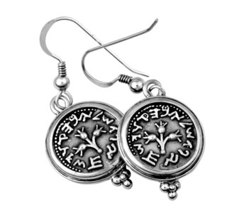 Oorbellen, zilveren oorhangers van replica halve shekel muntjes uit de Tempelperiode, handgemaakt uit de Rafael Jewelry Collectie