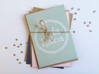 Kaarten set van 3 Hebreeuwse kaarten met envelop met Mazal Tov, Chag Sameach, Toda Raba met Krans design van Ahavah design