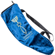 Tas voor Ramshoorn Shofar in prachtig blauw fluweel met borduursel in goudkleur van het Messiaans Zegel