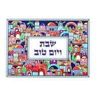 Challah schotel rechthoekig van extra gehard glas kleurrijk gedecoreerd met afbeeldingen van Jeruzalem en de Hebreeuwse tekst &amp;