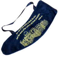 Tas voor Ramshoorn Shofar in prachtig blauw fluweel met borduursel in geel/goudkleur van Jeruzalem en de tekst uit Micha 4:2