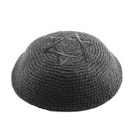Keppeltje / Kippah gehaakt effen zwarte katoen met een zwart geborduurde Davidster