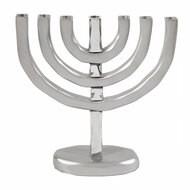 Prachtige Aluminium 7-armige Menorah van Yair Emanuel in zilverkleur. 