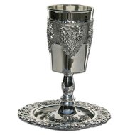 Grote verzilverde Kiddush beker / Beker van Elia met druivenrank dessin. 