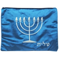 Tallit / Talliet tasje van donkerblauw fluweel met borduursel van de Menorah en het Hebreeuwse woord Tallit in zilverdraad