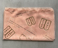 Sjaal uit Israel van zalm-roze voile bedrukt met Bijbels thema: de 10 geboden.