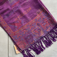 Sjaal uit Israel paars gekleurd in combinatie met prachtige kleurige tinten uit Jeruzalem van kasjmier