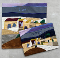 Prachtige geborduurde Pesach set van Yair Emanuel, bestaande uit een Matze cover en een Afikoman etui met borduursel van het ou