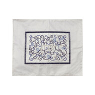 Challah / Challe kleedje van Yair Emanuel van witte ruwe zijde met prachtig borduursel in blauw