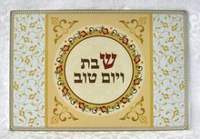 Challah schotel rechthoekig van extra gehard glas sierlijk gedecoreerd met granaatappels en de Hebreeuwse tekst &#039;Shabbat