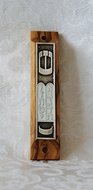 Mezuzah / Mezoeza de 10 geboden, olijfhout met zilverkleurige afbeelding