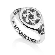 Zilveren Ring van Marina uit Israel, model zegelring met 1 grote en 2 kleine Davidsterren