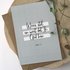 Heb Lief Kaart met envelop van Ahavah design met Wees stil en weet dat ik God ben in grijs/wit
