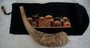 Shofar tas van Yair Emanuel in donkerblauw fluweel met borduursel