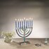 Menorah, prachtige 7-armige Menorah small uitgevoerd in nikkel met blauwe kleur accenten van Yair Emanuel