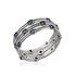 Handgemaakte zilveren stapelring set bestaande uit 3 afzonderlijke ringetjes. Deze combinatie is met blauwe opaaltjes.