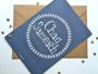 Kaart met envelop met Chag Sameach (Fijne Feestdagen) in navy blauw met Krans design van Ahavah design